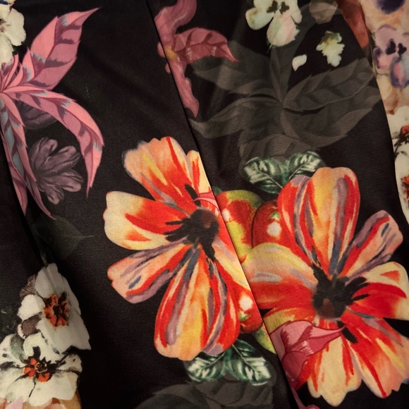 Beautiful black floral satin feel dress pants size M - Picture 3 of 8